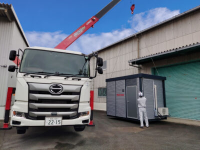 クレーン車での運搬